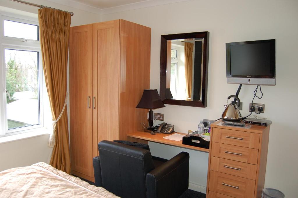 בראקנל Elizabeth House Hotel מראה חיצוני תמונה