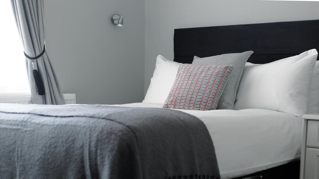 בראקנל Elizabeth House Hotel מראה חיצוני תמונה
