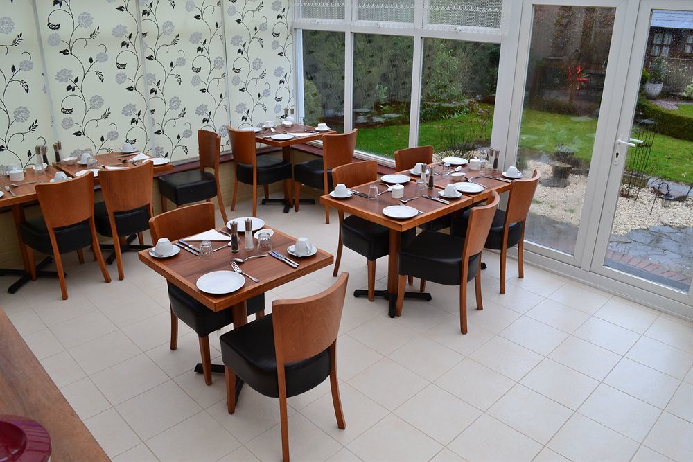 בראקנל Elizabeth House Hotel מראה חיצוני תמונה