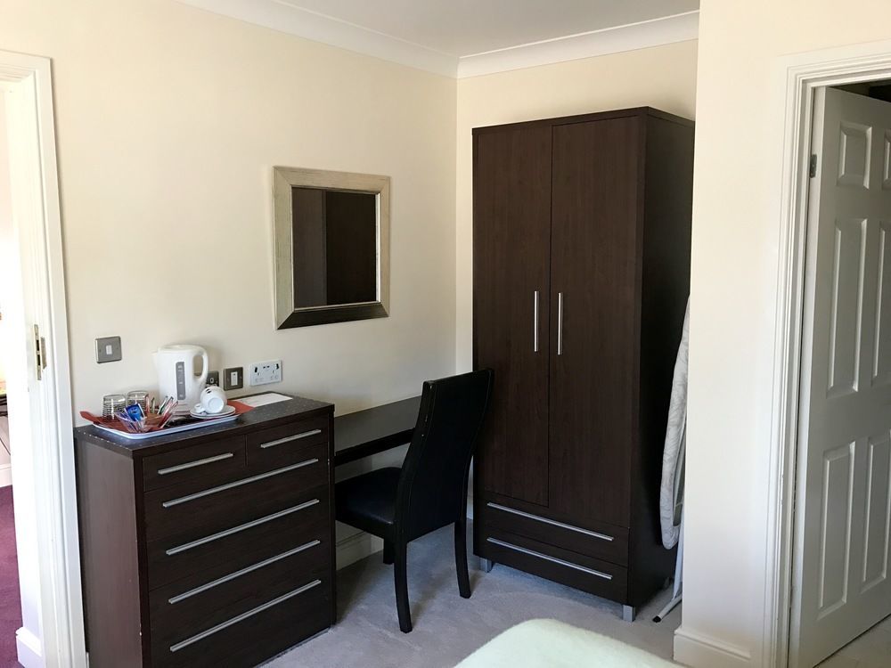 בראקנל Elizabeth House Hotel מראה חיצוני תמונה