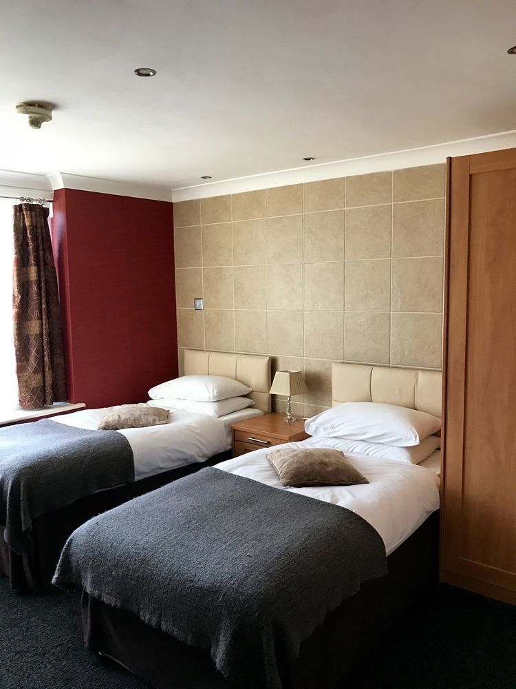 בראקנל Elizabeth House Hotel מראה חיצוני תמונה