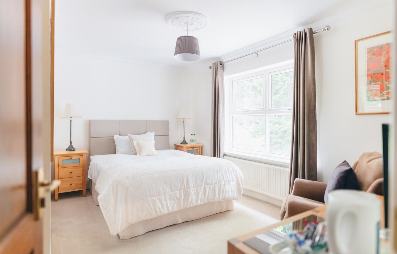 בראקנל Elizabeth House Hotel מראה חיצוני תמונה
