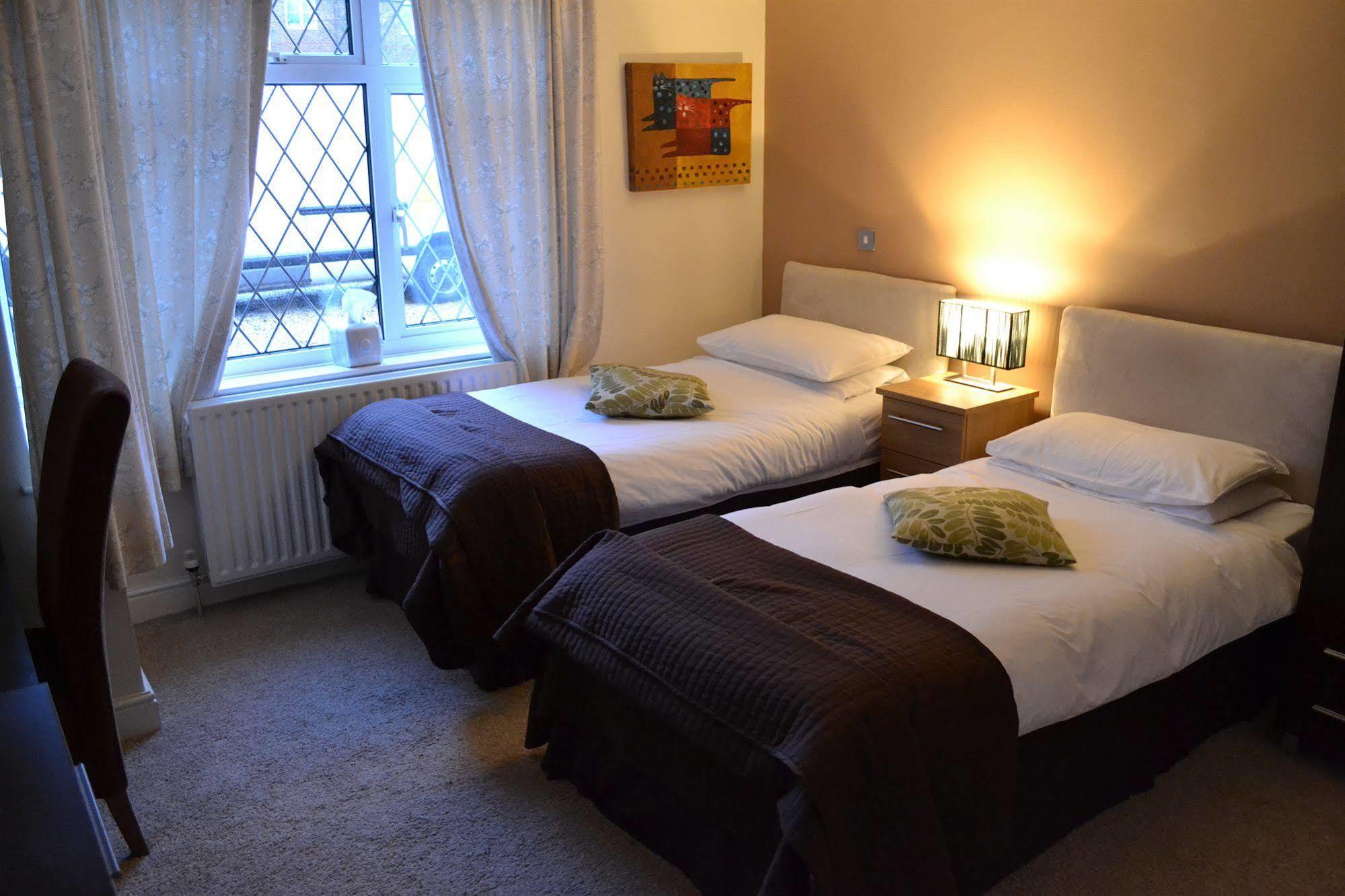 בראקנל Elizabeth House Hotel מראה חיצוני תמונה