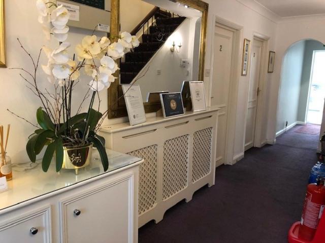 בראקנל Elizabeth House Hotel מראה חיצוני תמונה